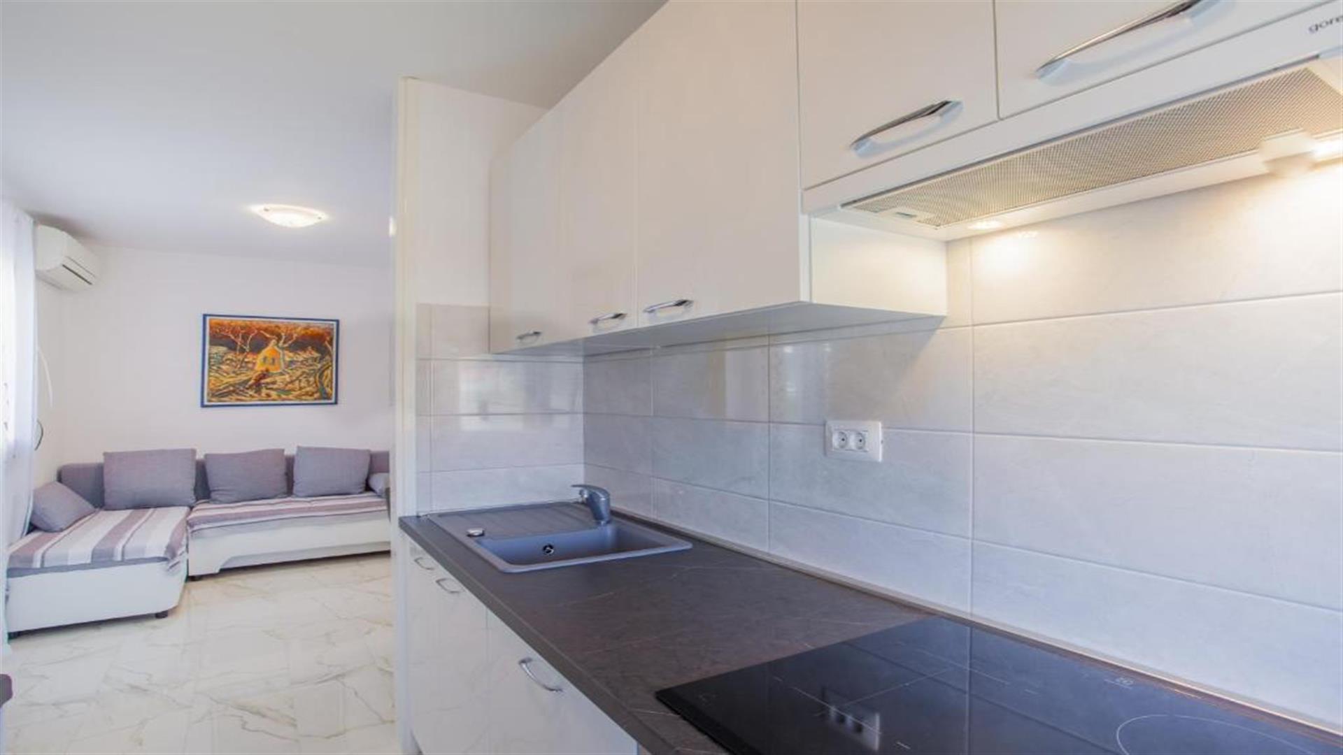 apartman sara cres kuhinja 12